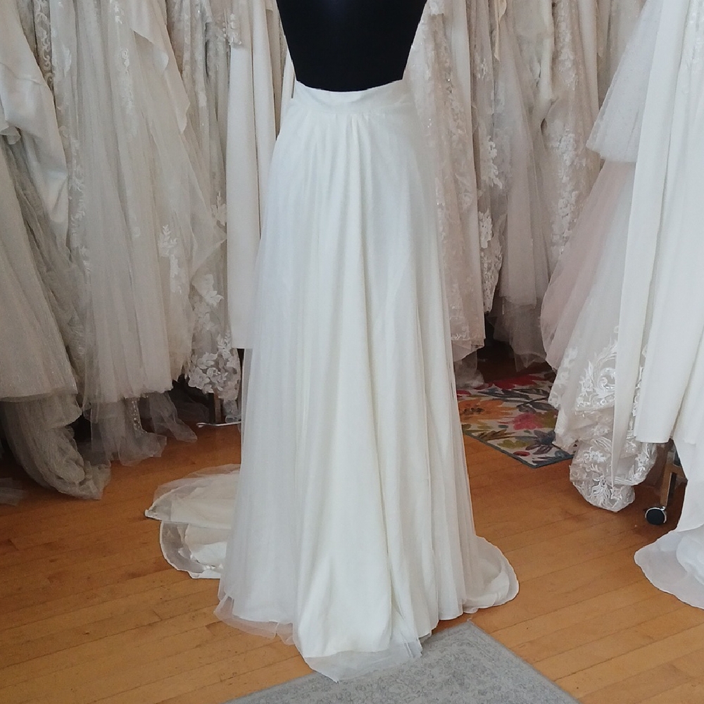 Flowy tulle bridal skirt